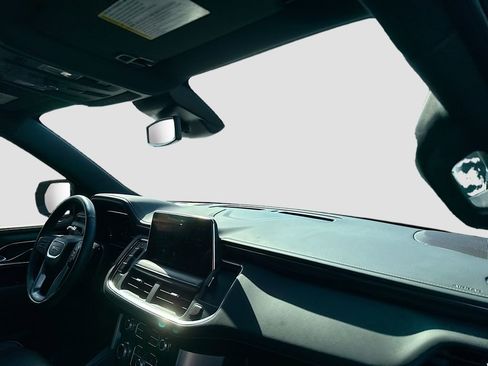 Used 2023 GMC Yukon SLT w/ SLT Luxury Package image 25