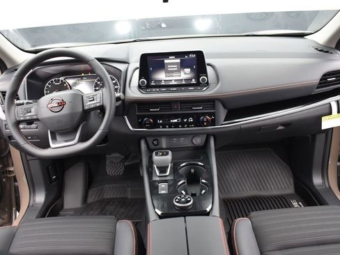 Certified 2025 Nissan Rogue SV image 11