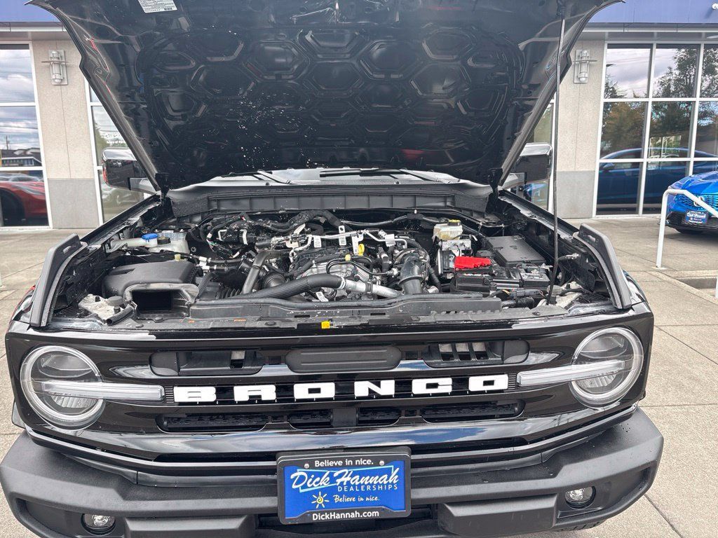 Used 2025 Ford Bronco Outer Banks AWD/4WD image 3
