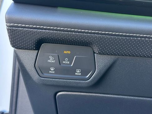 Used 2025 Volkswagen Atlas Cross Sport SEL Premium R-Line image 15