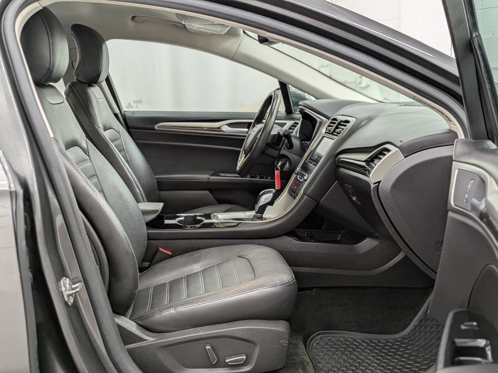 Used 2015 Ford Fusion SE w/ Equipment Group 202A AWD/4WD image 26