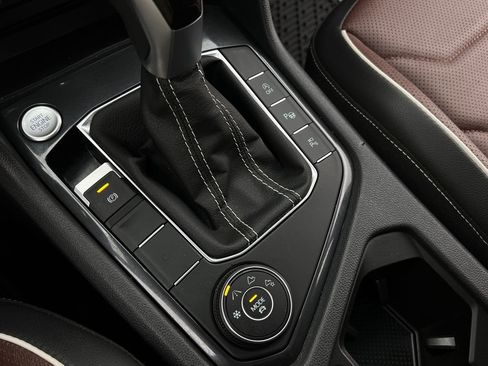 Used 2024 Volkswagen Tiguan SEL R-Line image 21