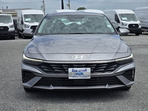 Used 2025 Hyundai Elantra Limited FWD image 2