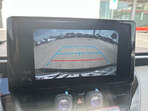 Used 2025 Toyota Corolla LE FWD image 5