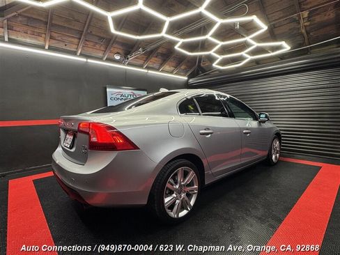 Used 2011 Volvo S60 T6 image 3
