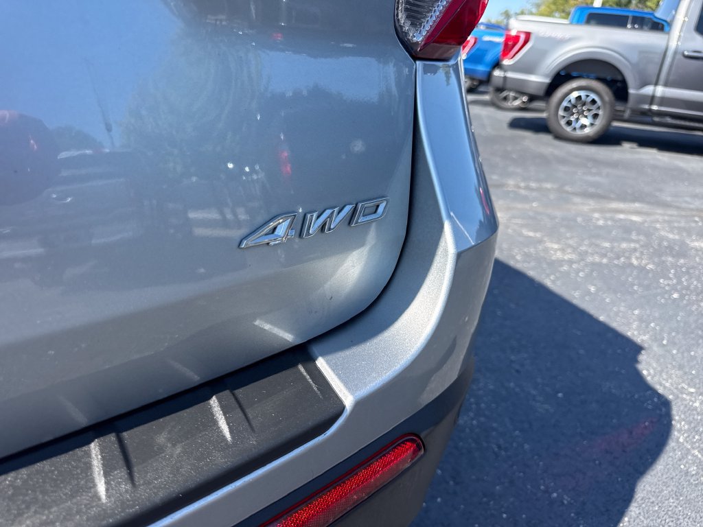 Used 2024 Ford Explorer XLT w/ Equipment Group 202A AWD/4WD image 13