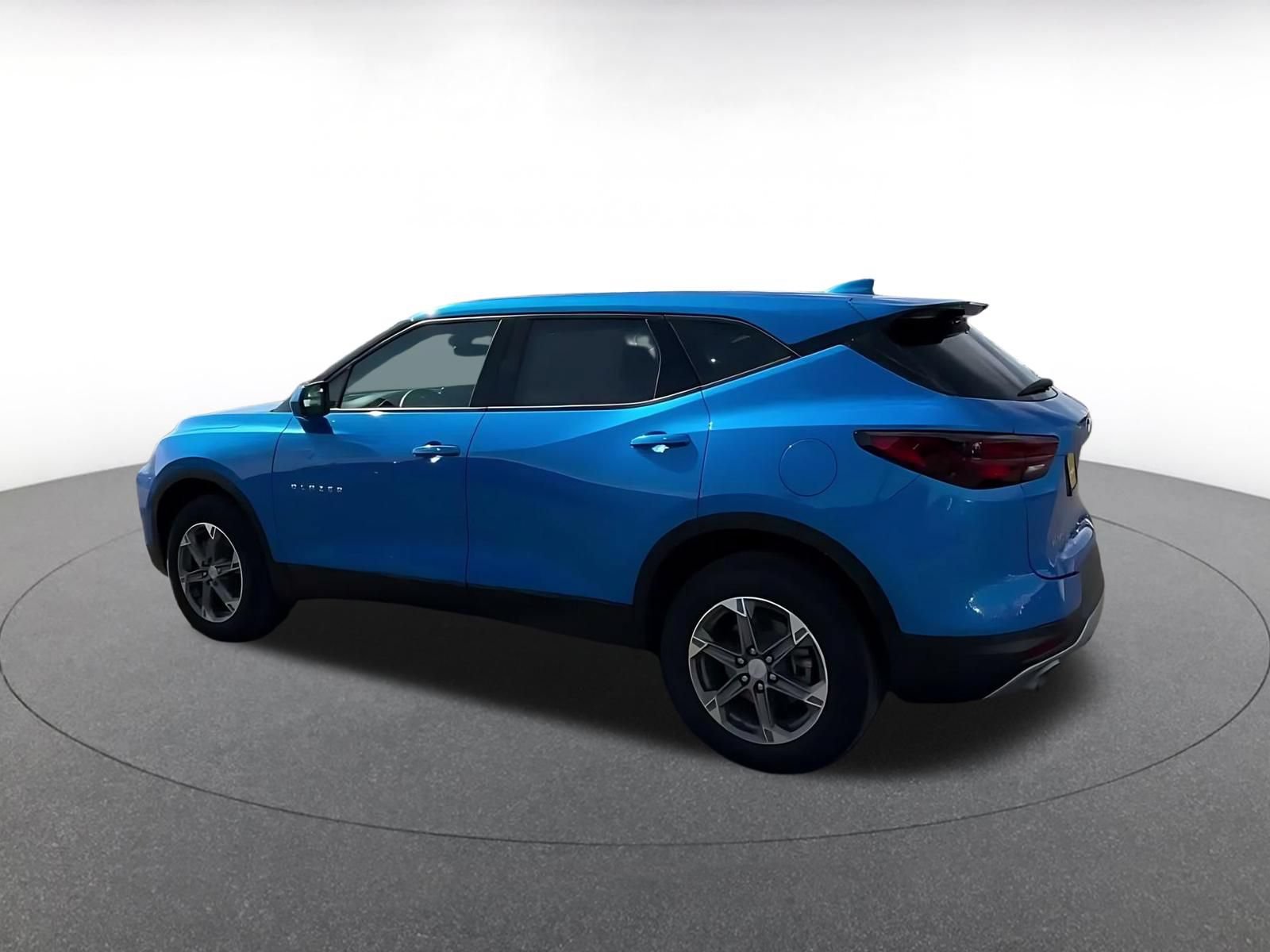 Used 2025 Chevrolet Blazer LT FWD image 9