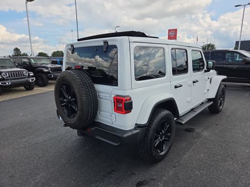 Used 2021 Jeep Wrangler Unlimited Sahara AWD/4WD image 7