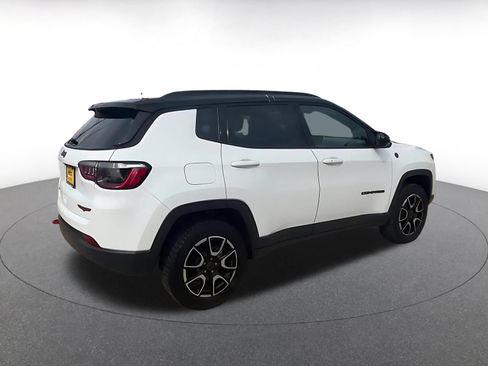 Used 2025 Jeep Compass Trailhawk AWD/4WD image 14