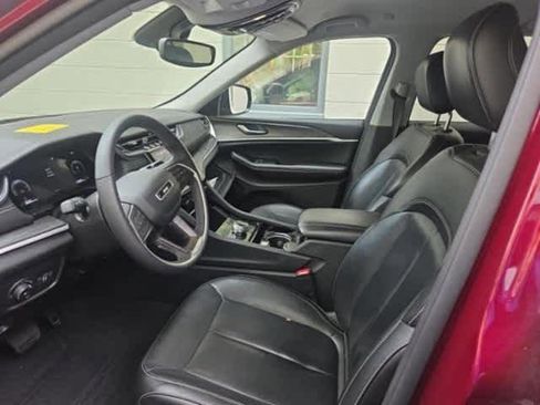 Used 2023 Jeep Grand Cherokee Limited w/ Black Appearance Package image 7