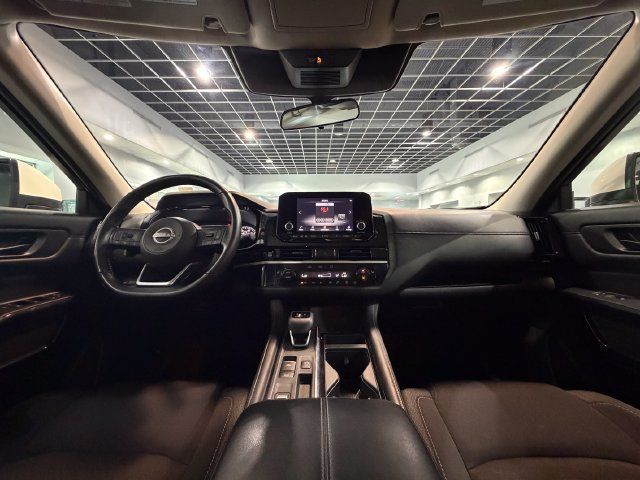 Used 2025 Nissan Pathfinder SV FWD image 16