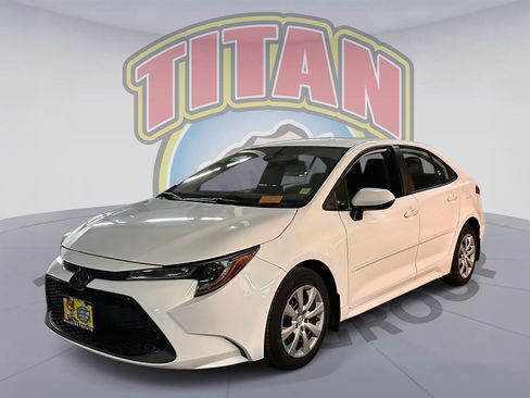 Certified 2021 Toyota Corolla LE image 1