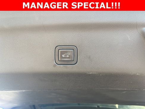 Certified 2025 GMC Yukon XL AT4 Ultimate image 11