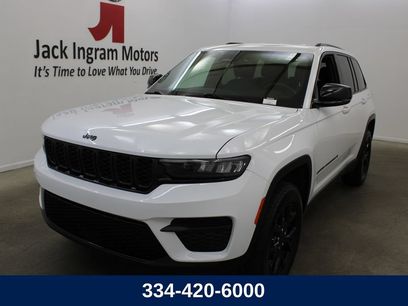 Used 2025 Jeep Grand Cherokee Altitude