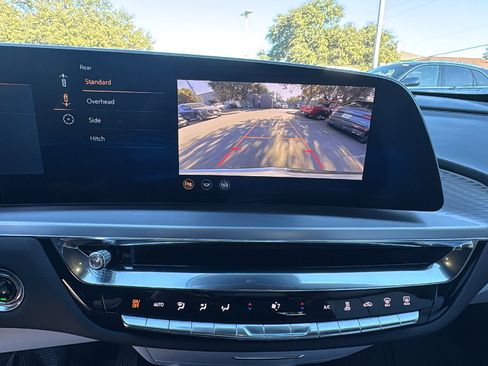 Used 2025 Cadillac Lyriq Luxury image 18