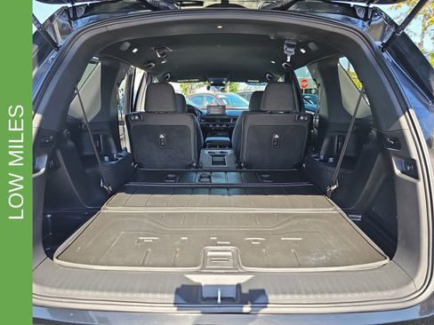 Used 2025 Honda Pilot Sport image 14