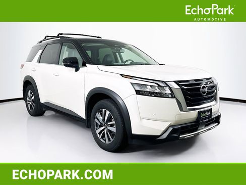 Used 2024 Nissan Pathfinder SL AWD/4WD image 1