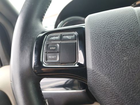 Used 2019 Dodge Grand Caravan SXT image 22