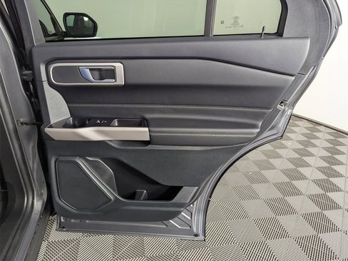 Used 2024 Ford Explorer XLT image 32