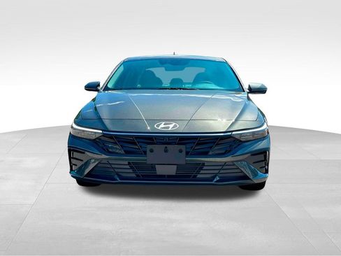 Used 2025 Hyundai Elantra Limited FWD image 13