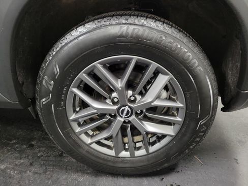 Used 2023 Nissan Rogue S image 10