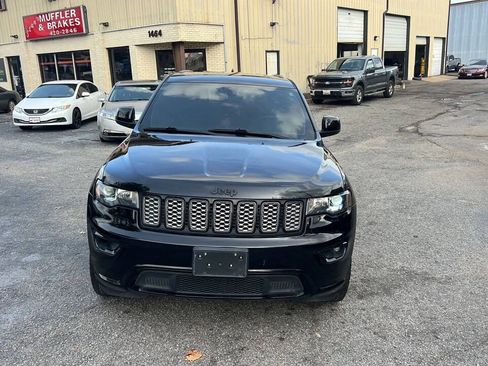 Used 2017 Jeep Grand Cherokee Altitude AWD/4WD image 2