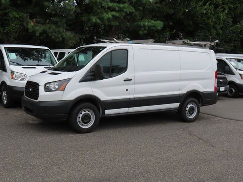 Used 2018 Ford Transit 250 130 Low Roof RWD image 2