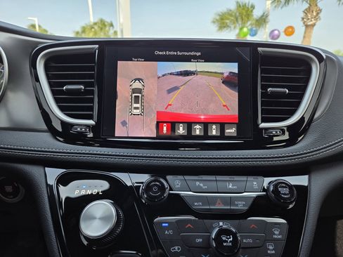 New 2026 Chrysler Pacifica Select FWD image 34
