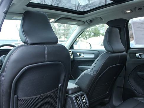 Used 2025 Volvo XC40 B5 Plus image 35