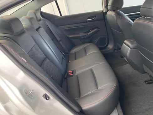 Used 2024 Nissan Altima 2.5 SR FWD image 12