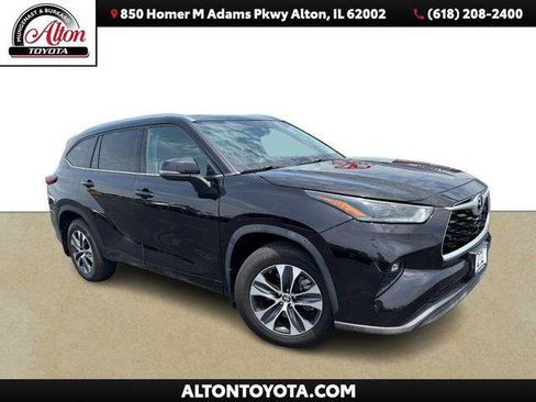 Certified 2021 Toyota Highlander XLE AWD/4WD image 1