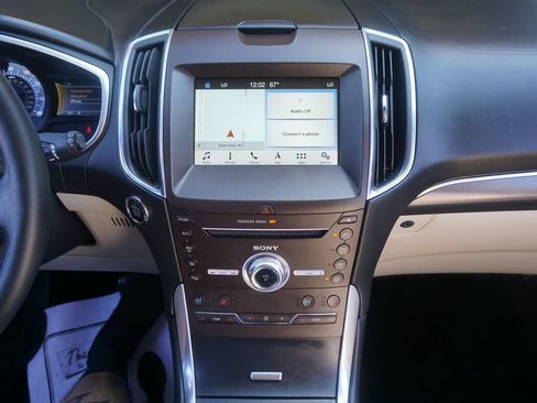 Used 2018 Ford Edge Titanium w/ Equipment Group 301A FWD image 14