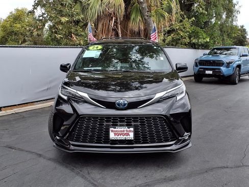Certified 2024 Toyota Sienna XSE w/ XSE Plus Package FWD image 2