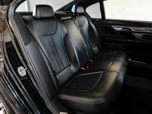 Used 2020 BMW 750i xDrive w/ Executive Package image 35