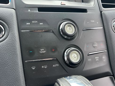 Used 2014 Ford Taurus Limited image 17