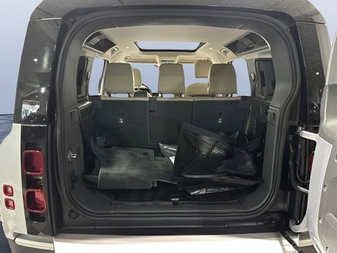 Used 2023 Land Rover Defender 110 SE AWD/4WD image 9