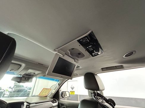 Used 2020 Chevrolet Suburban LT RWD image 42