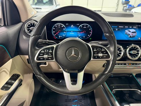 Used 2021 Mercedes-Benz GLA 250 4MATIC w/ Premium Package image 14