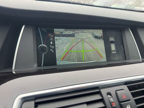 Used 2011 BMW 550i Gran Turismo xDrive image 38