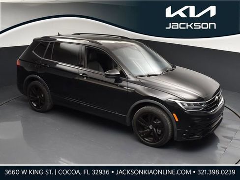 Used 2023 Volkswagen Tiguan SE R-Line FWD image 1