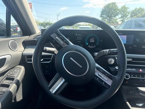 Used 2025 Hyundai Sonata SE FWD image 17