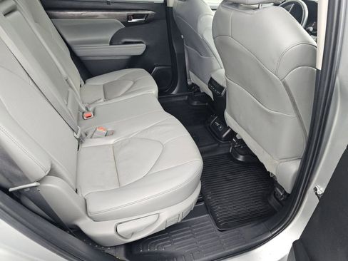 Used 2023 Toyota Highlander Limited image 27