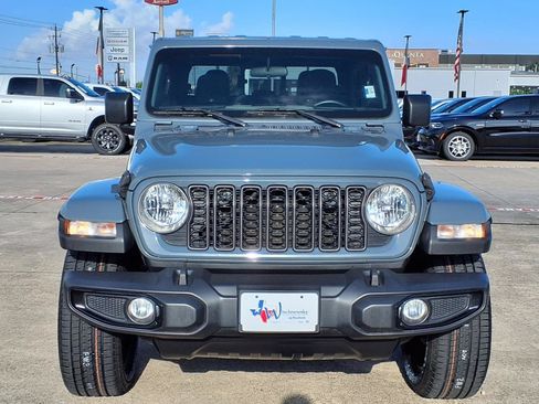 Used 2024 Jeep Gladiator Sport AWD/4WD image 2