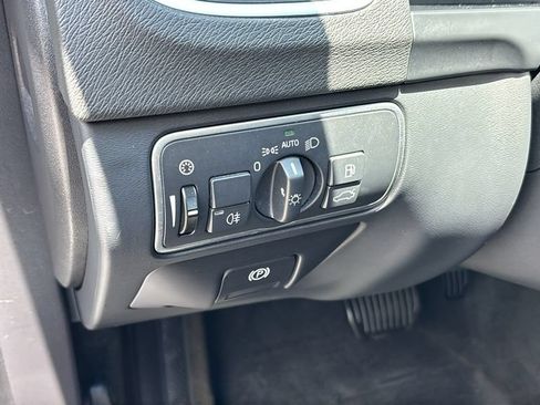 Used 2018 Volvo V60 T5 Dynamic FWD image 13