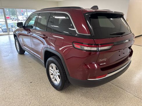 Used 2024 Jeep Grand Cherokee Laredo AWD/4WD image 9