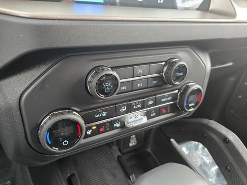 New 2026 Ford Bronco Outer Banks w/ Sasquatch Package AWD/4WD image 17