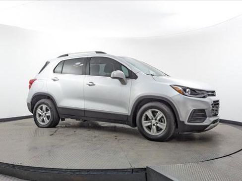 Used 2020 Chevrolet Trax LT w/ LT Convenience Package image 11