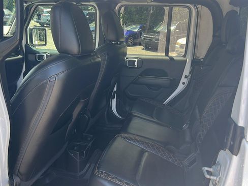 Used 2021 Jeep Gladiator Overland AWD/4WD image 13