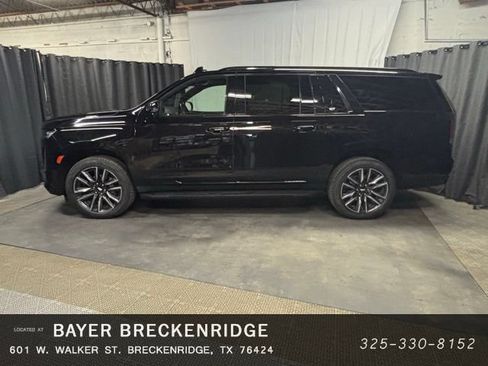 Used 2023 Cadillac Escalade ESV Sport AWD/4WD image 2