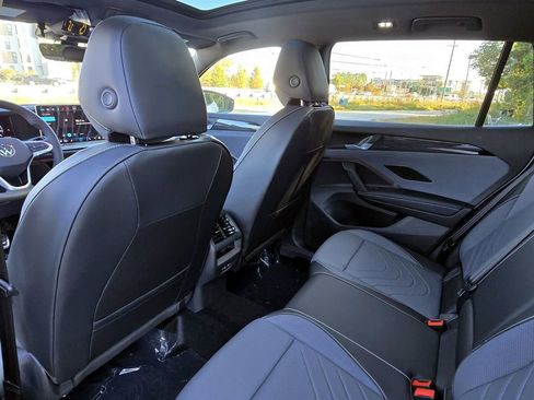 New 2026 Volkswagen Tiguan SE R-Line FWD image 27